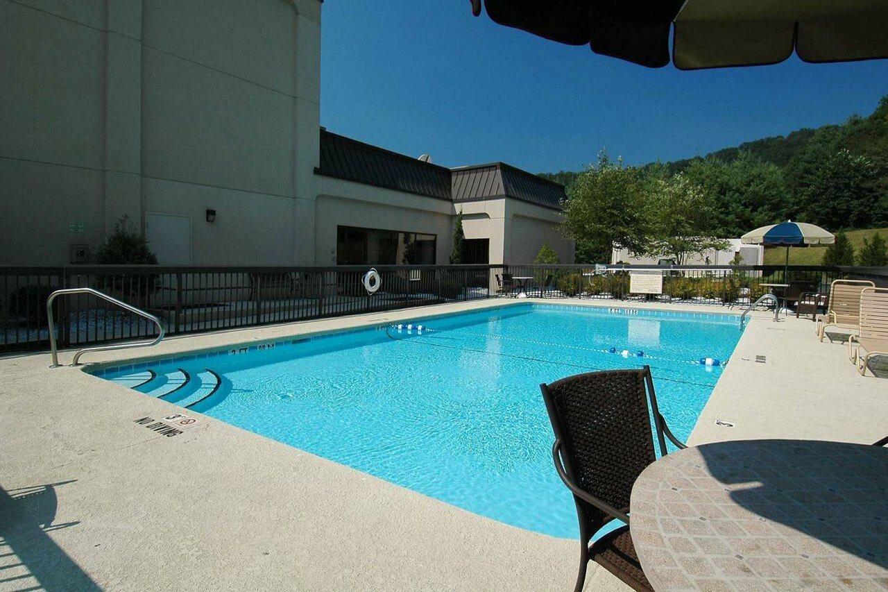 Hampton Inn Brevard Pisgah Forest Exterior photo